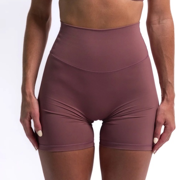 Ironwilled Biker Short in Mauve - Picture 6 of 7